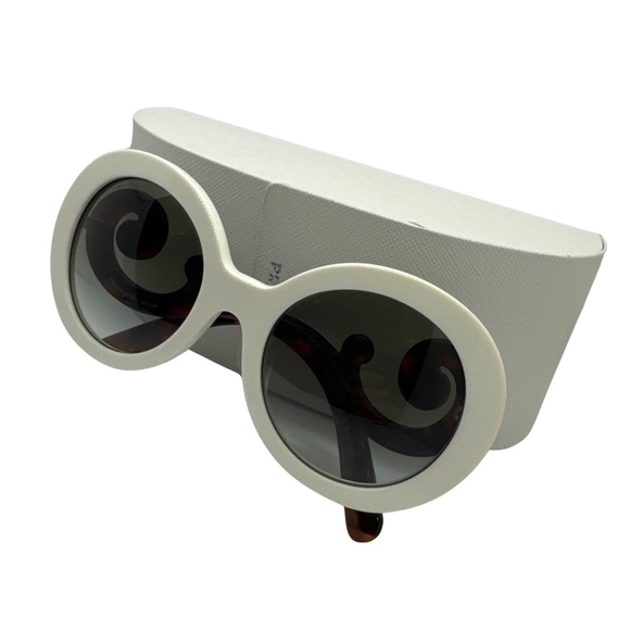 PRADA Sunglasses 😎 - Picture 1 of 17